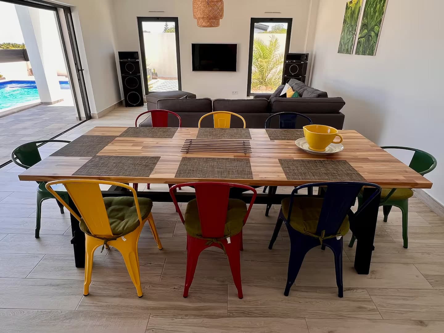 Zona pranzo di Villa Sonata con grande tavolo